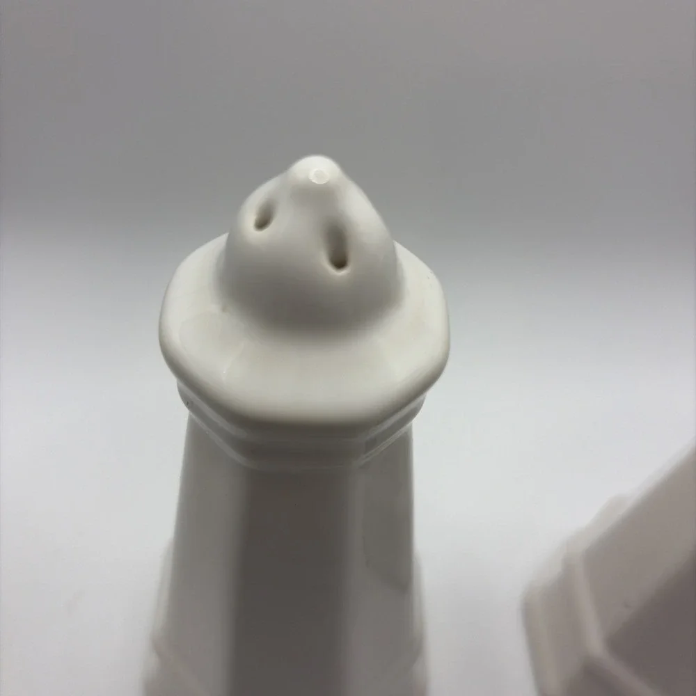 Vintage Pfaltzgraff Heritage White Salt & Pepper Shakers Set USA